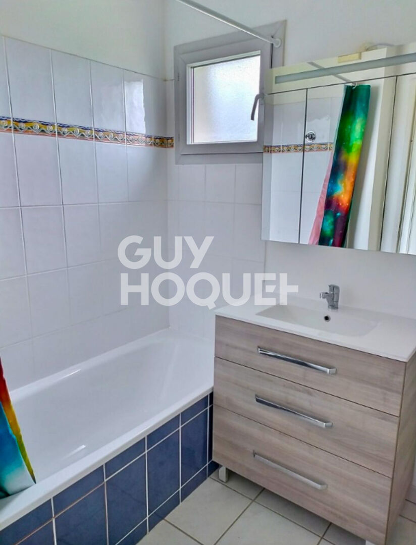 Appt T3 avec terrasse et parking dans résidence sécurisée avec piscine