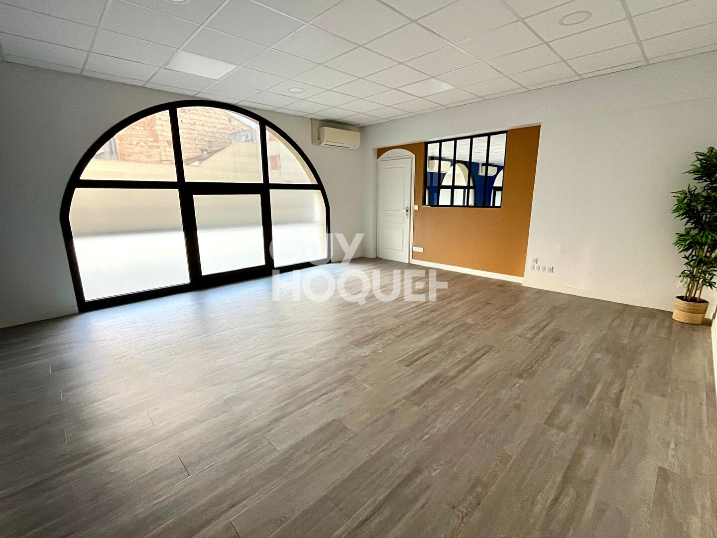 Local commercial Agen  centre ,170 m2 avec 3 entrées indépendantes