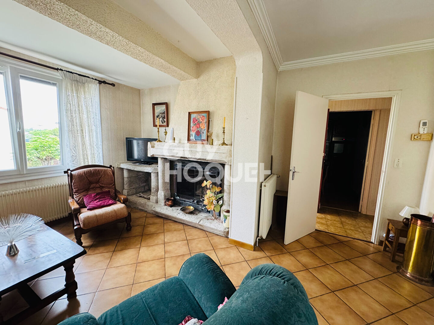 Maison individuelle jardin et garage.