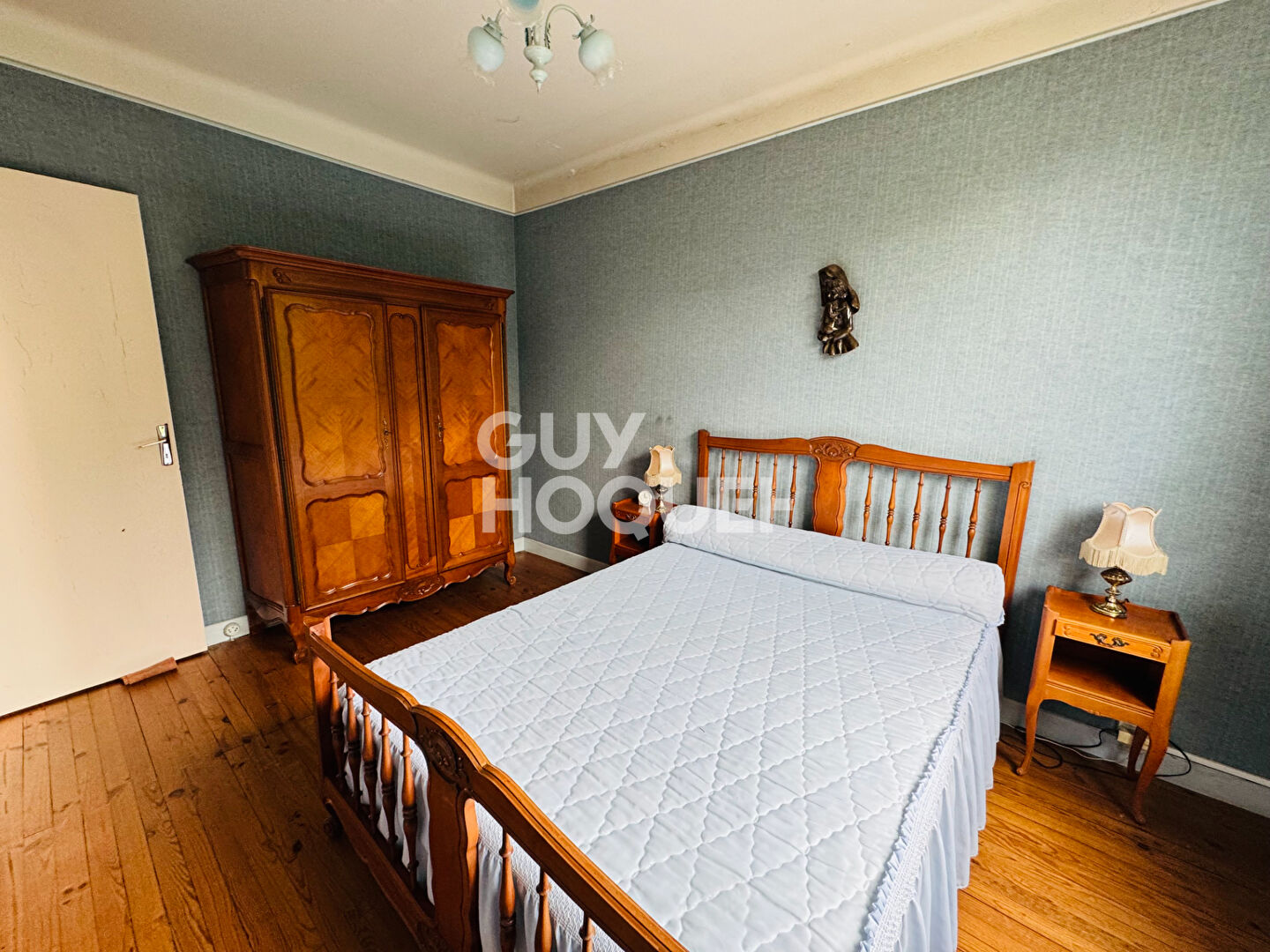 Maison individuelle jardin et garage.