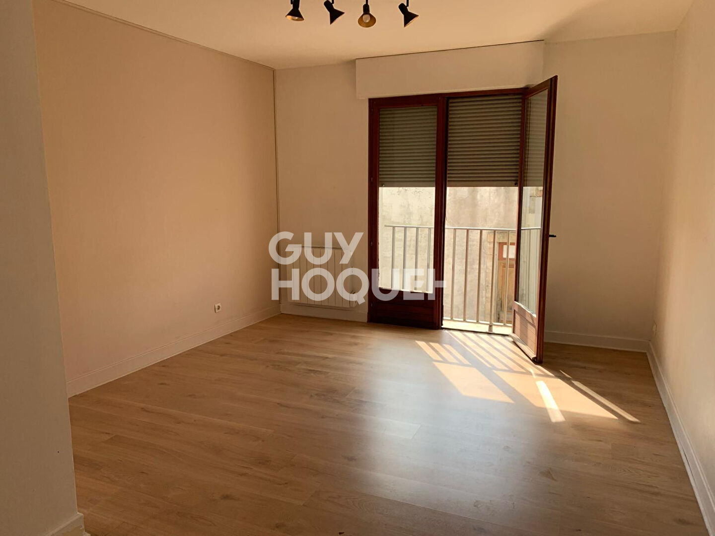 Appartement T2 rénové avec balcon et parking