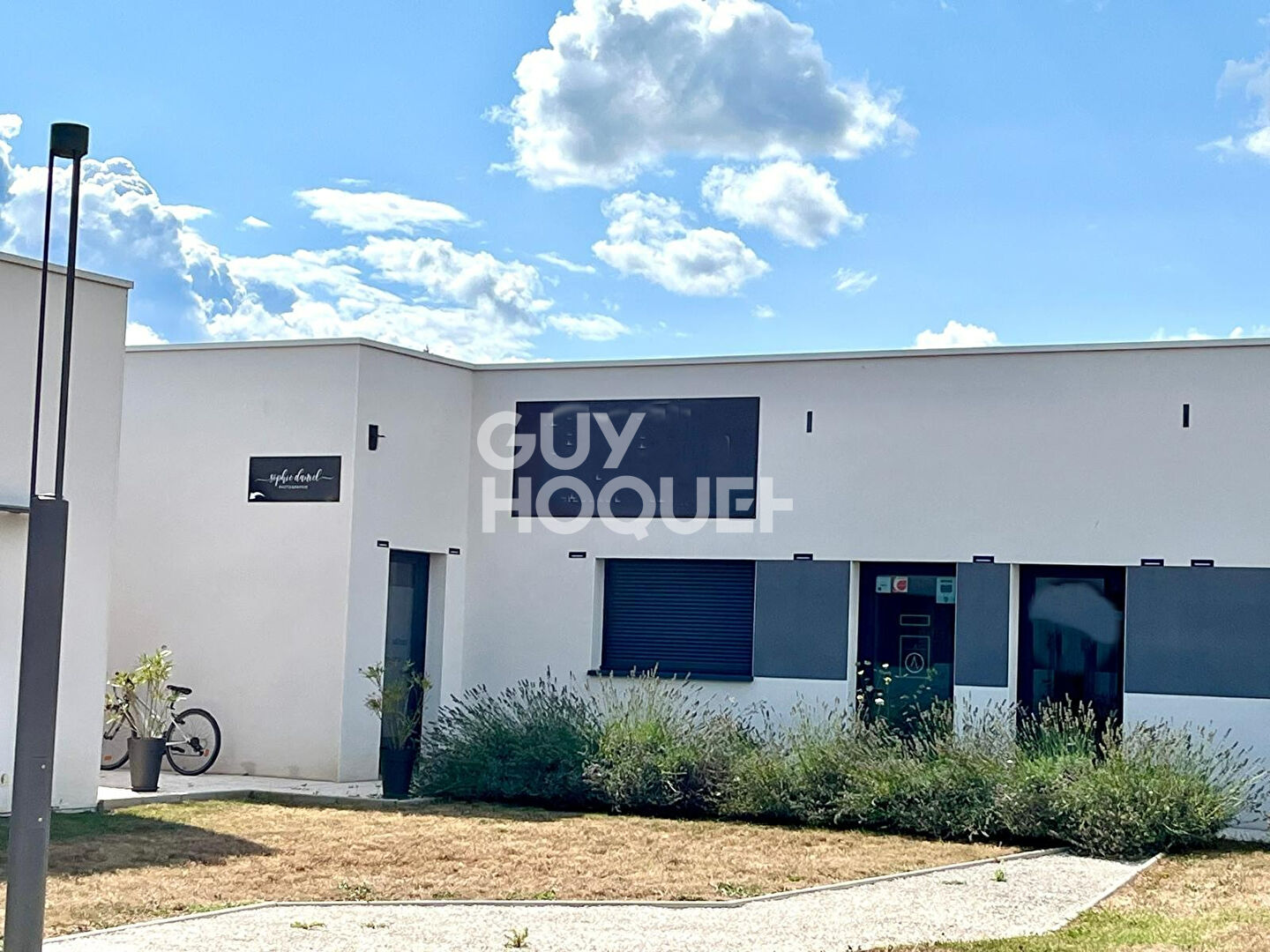 Local professionnel climatisé !