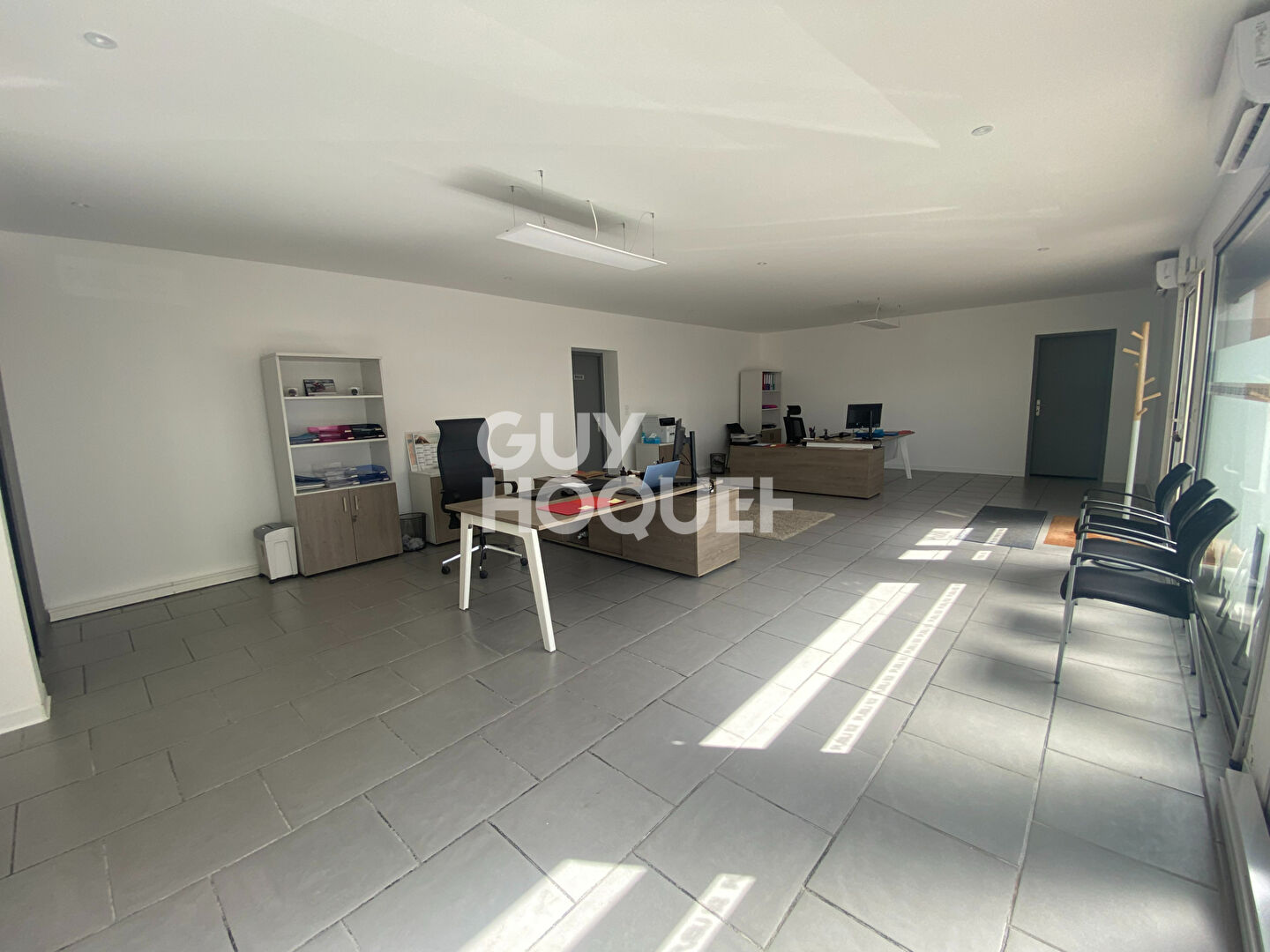 À louer local commercial  lumineux + terrasse !