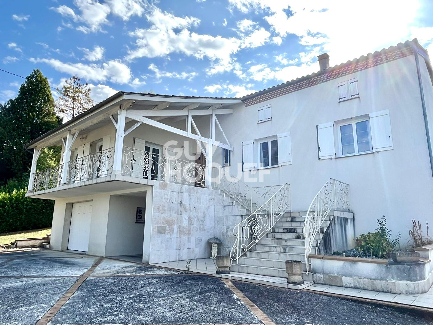 Maison familiale avec vaste sous-sol aménagé et jardin