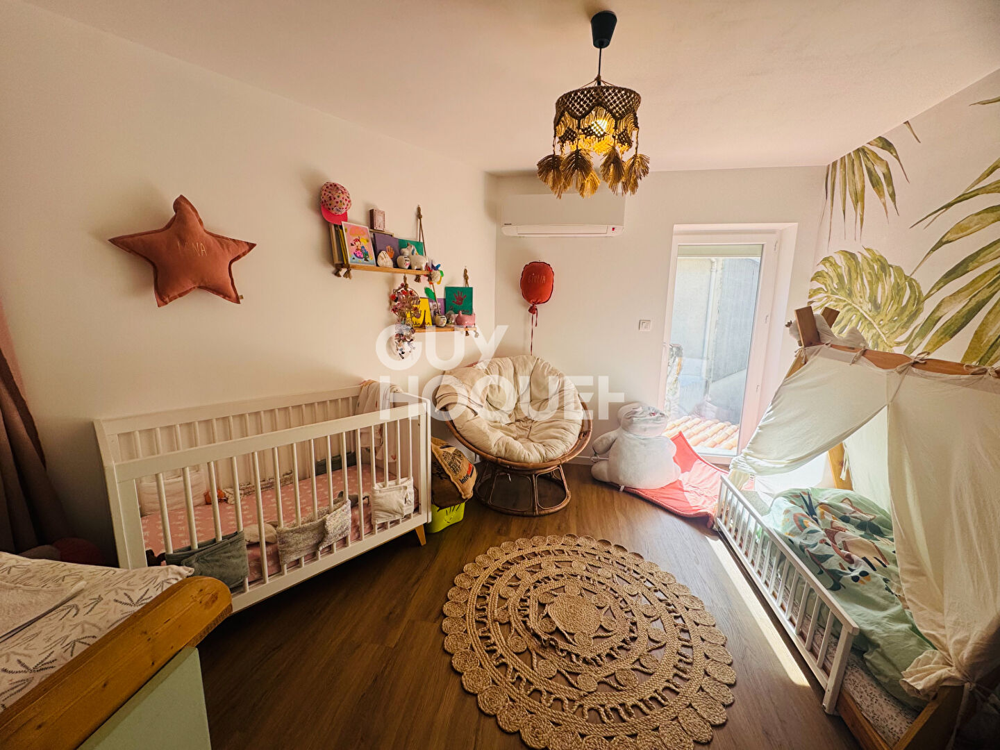 Maison en pierre en centre ville avec garage et jardin !