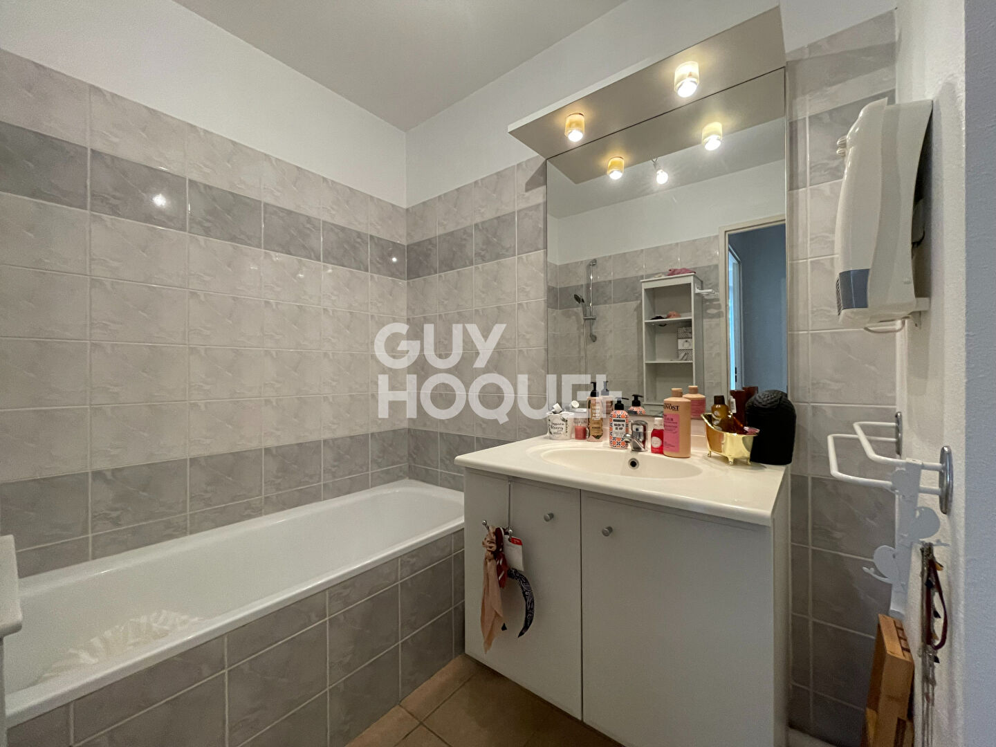 Appartement T2 dans résidence sécurisée avec parking et piscine