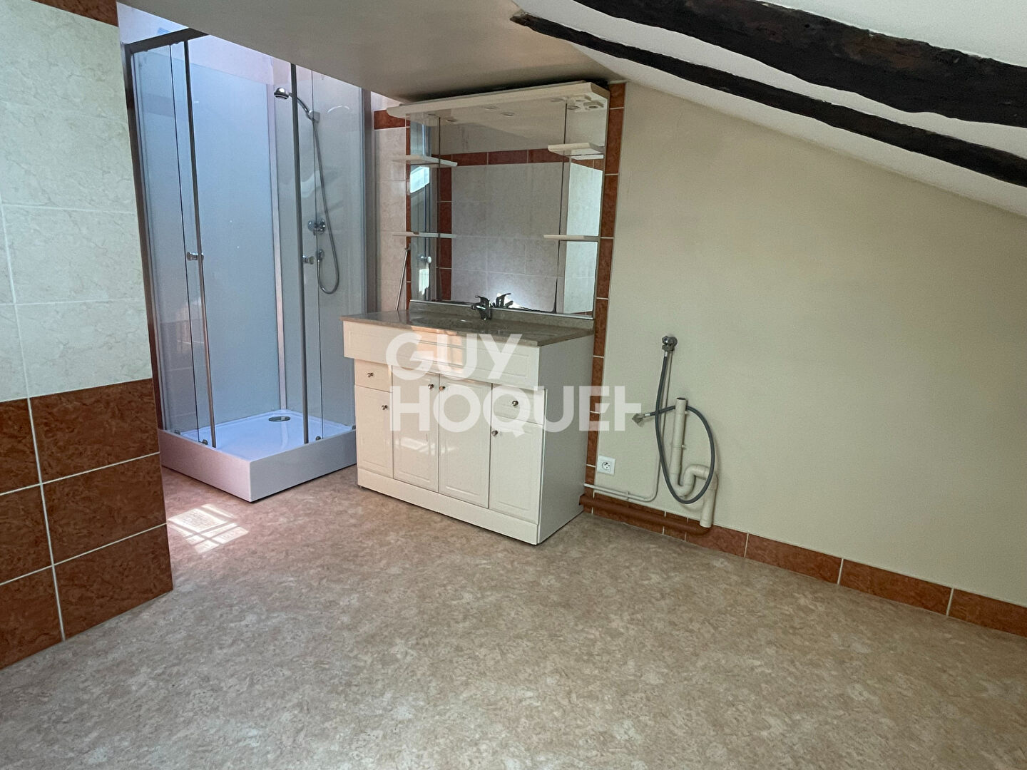 Appartement T3 en duplex, avec terrasse, proche toutes commodités