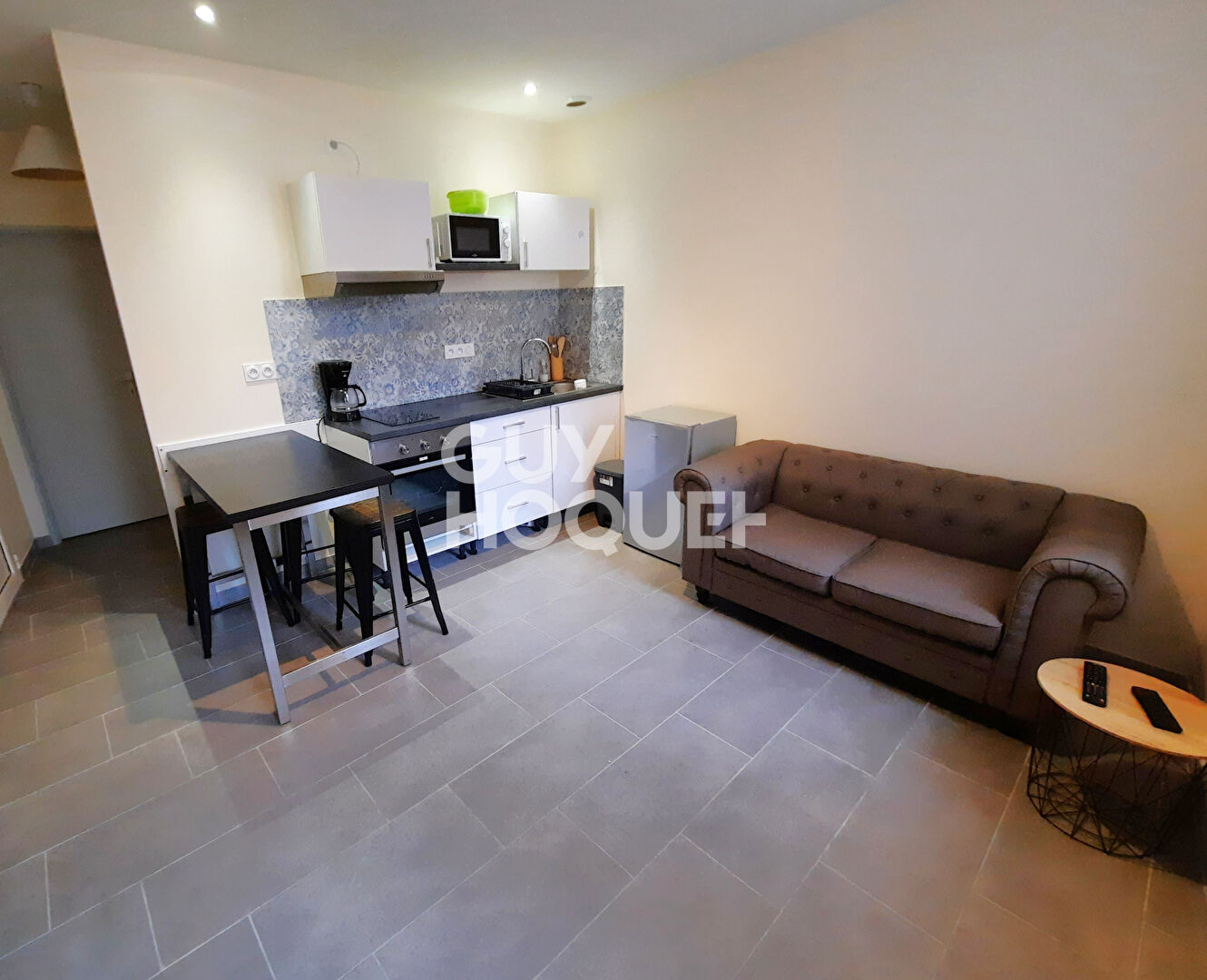 APPARTEMENT DE TYPE 2 MEUBLÉ AVEC EXTERIEUR