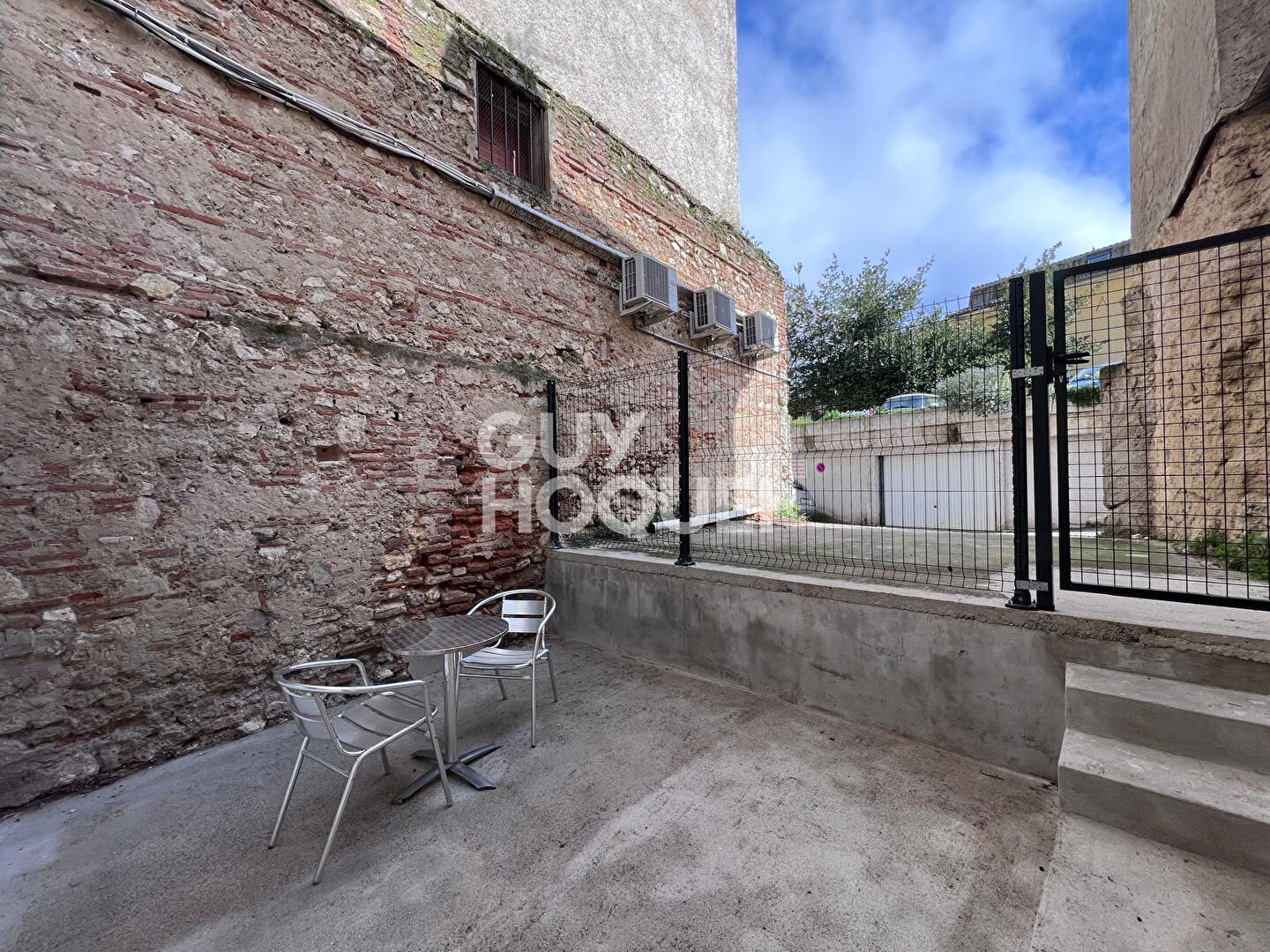 APPARTEMENT DE TYPE 2 MEUBLÉ AVEC EXTERIEUR