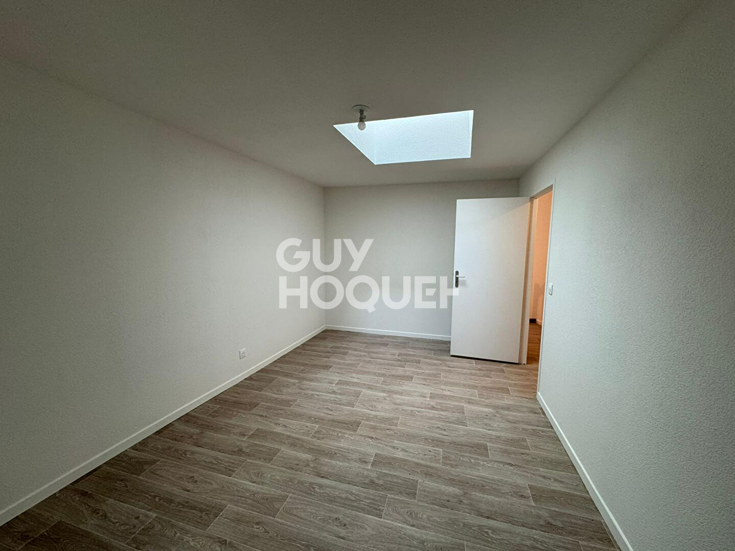 Maison de ville rénovée à proximité des commodités