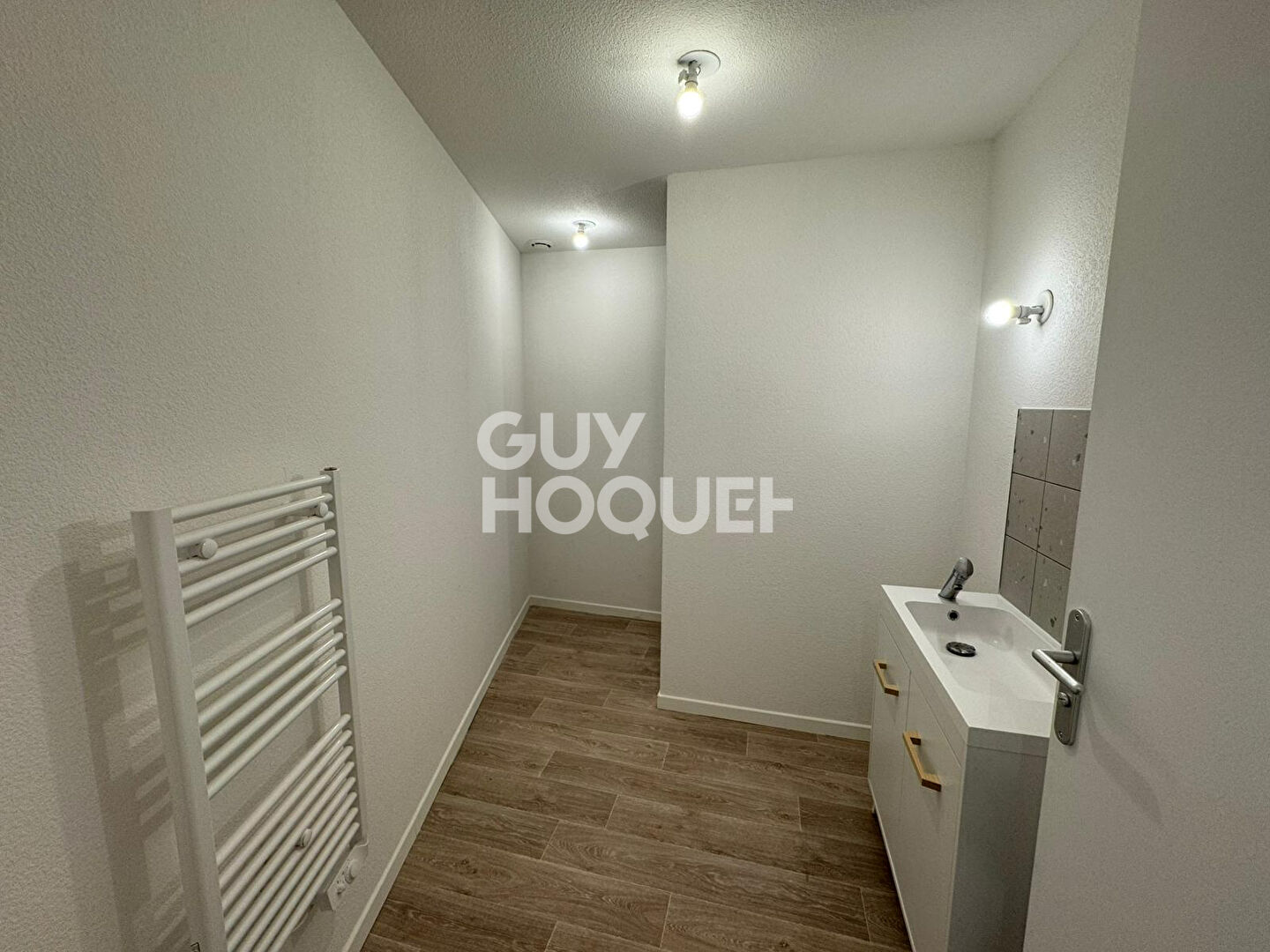 Maison de ville rénovée à proximité des commodités