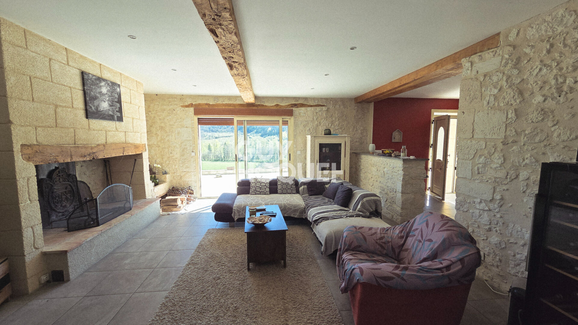 Corps de ferme en pierre rénové 155 m² , 5 ha  de terrain ,  piscine, vue sur la campagne