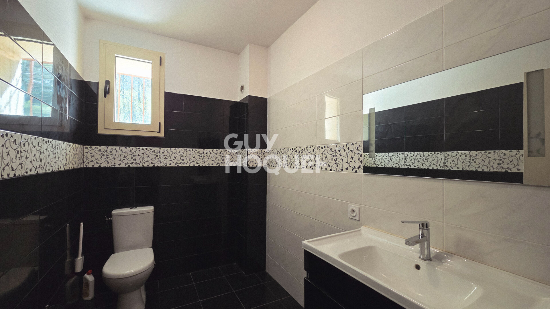 Corps de ferme en pierre rénové 155 m² , 5 ha  de terrain ,  piscine, vue sur la campagne