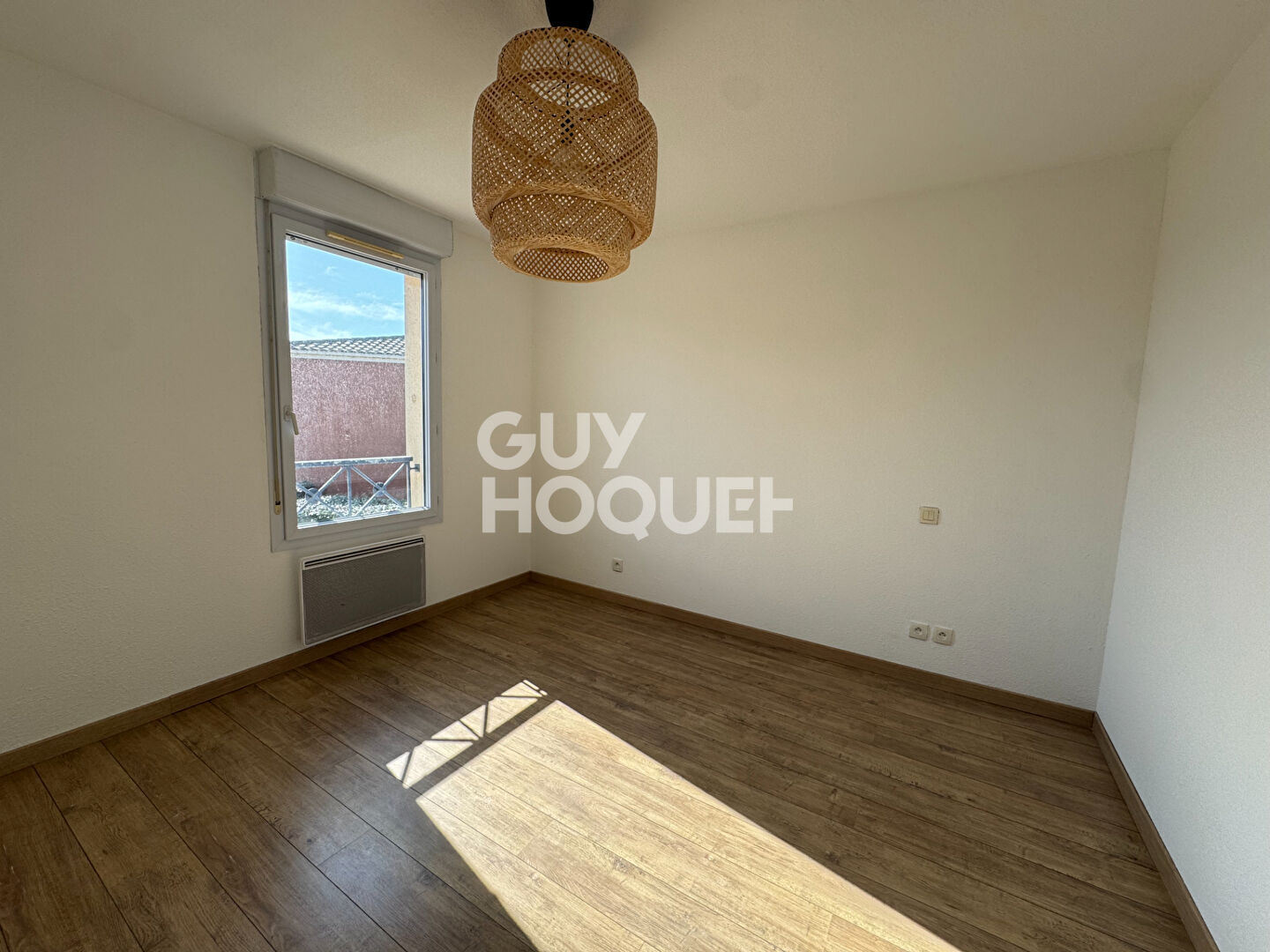 Villa T4 avec jardin et garage.