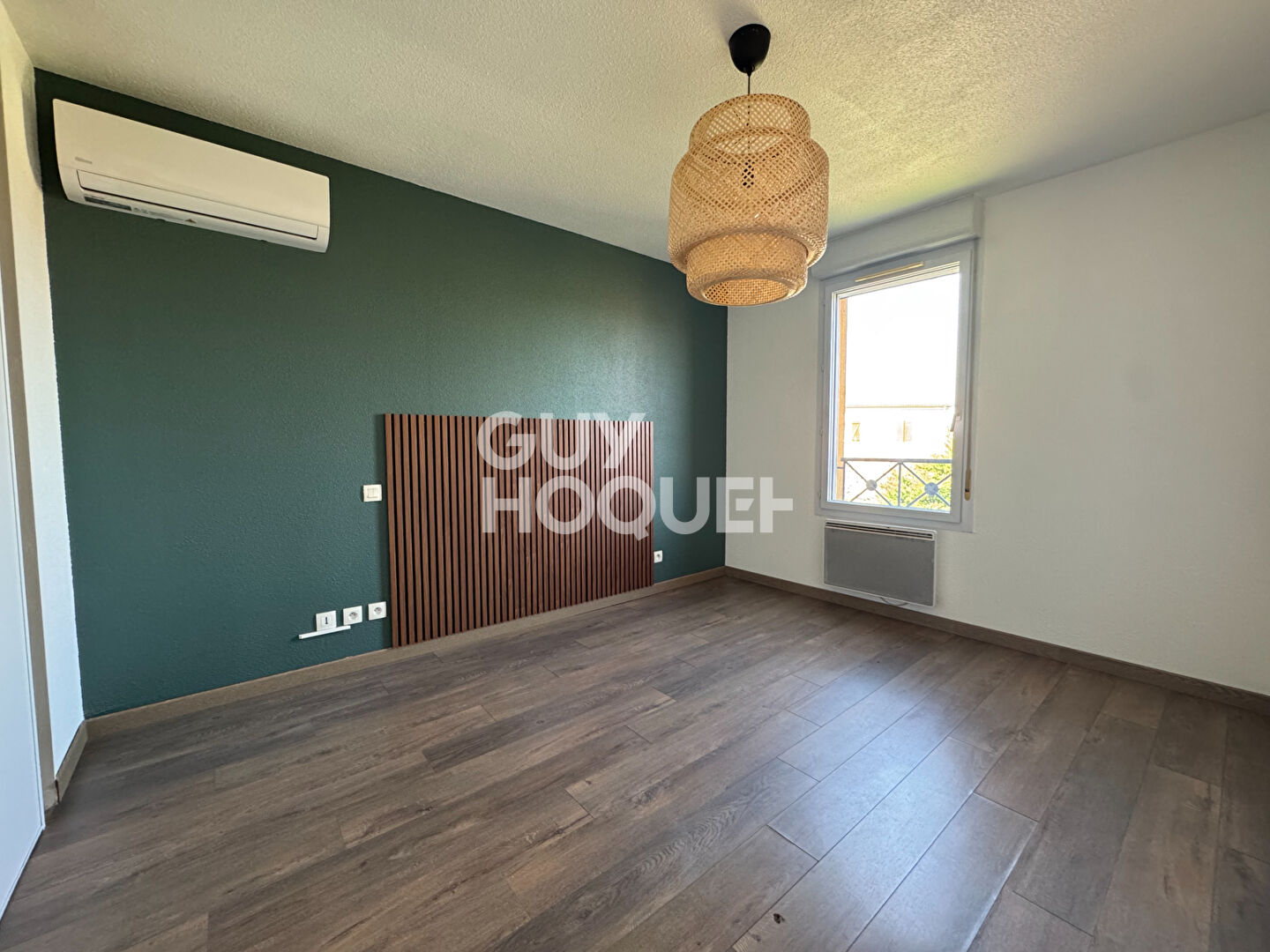 Villa T4 avec jardin et garage.