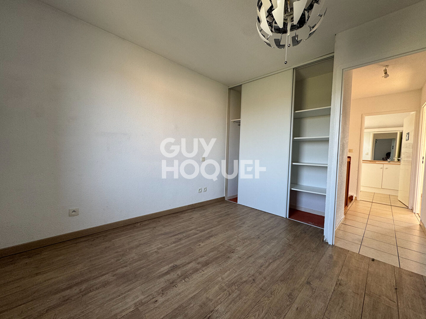 Villa T4 avec jardin et garage.