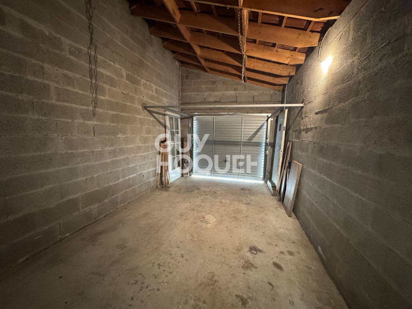 Villa T4 avec jardin et garage.