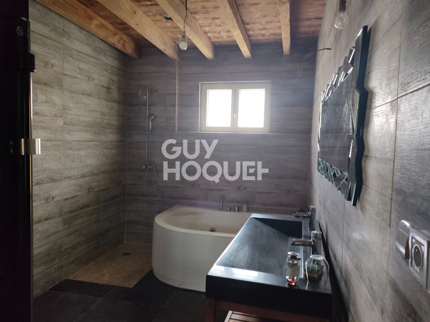 Maison mitoyenne plain pied environ 140 m²