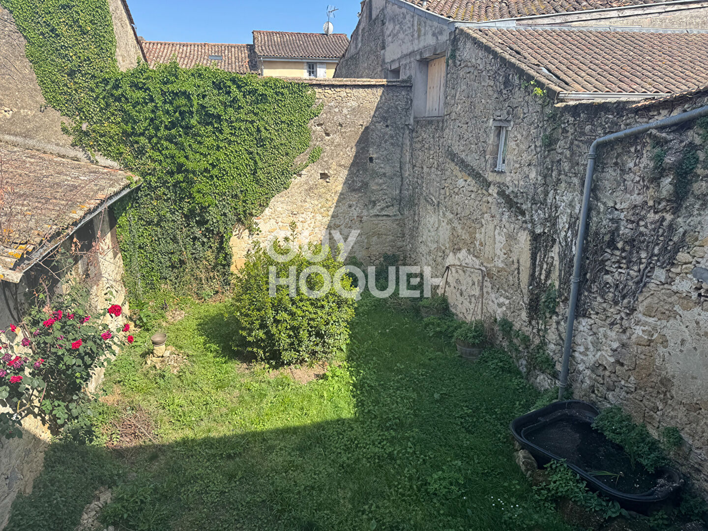 Maison de ville avec cour et garage