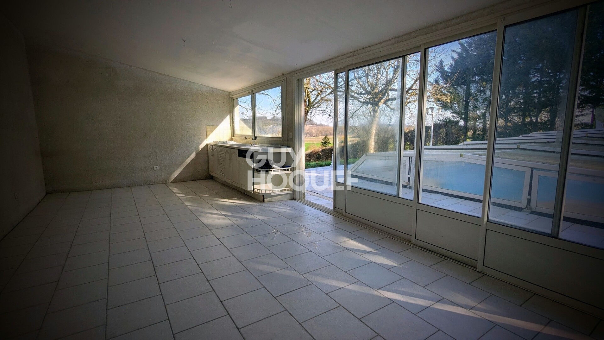 Maison plain pied, 4 chambres, garage, piscine, jardin.