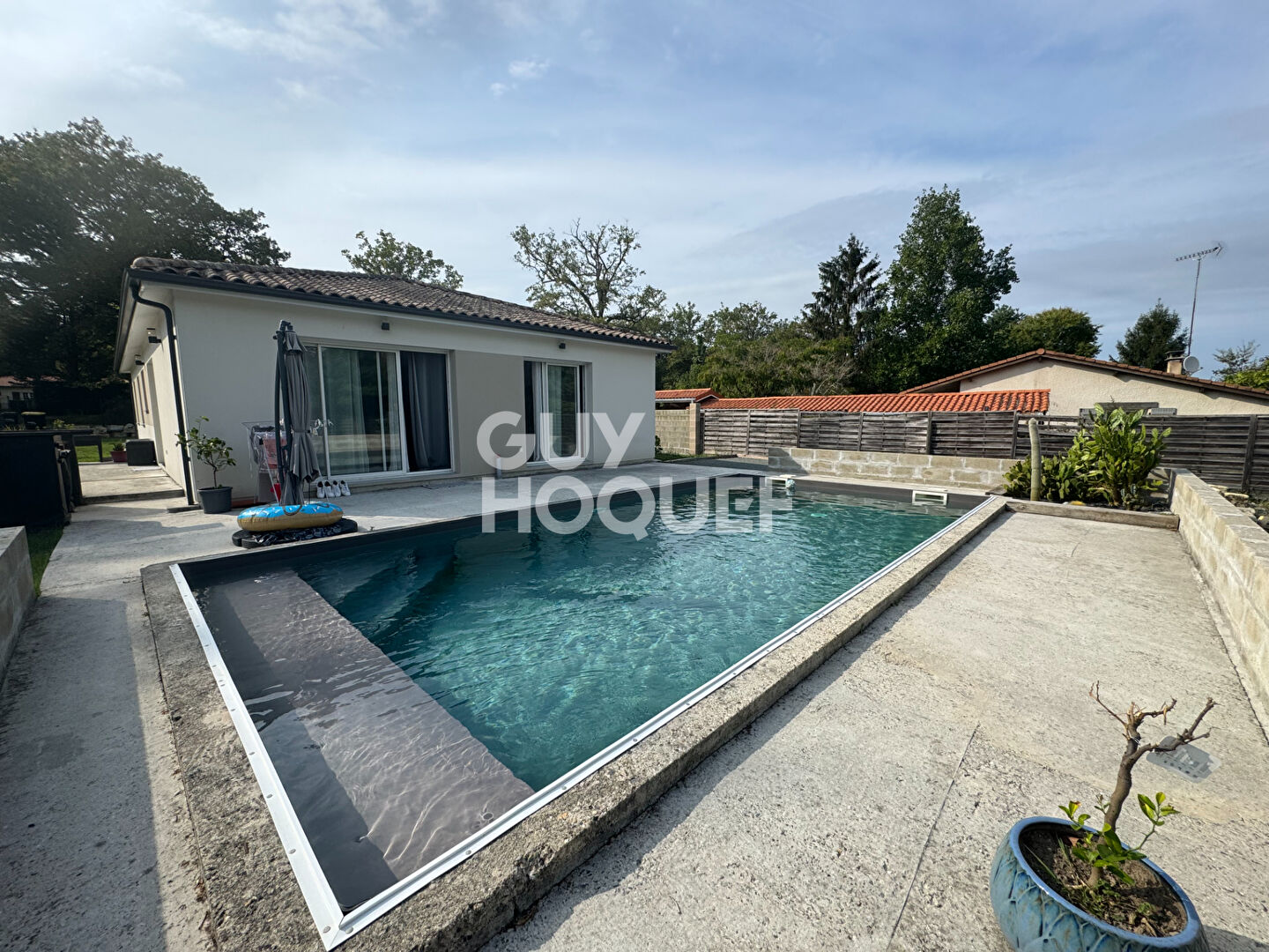 Maison 5 pièces 4 chambres avec piscine dans secteur recherché