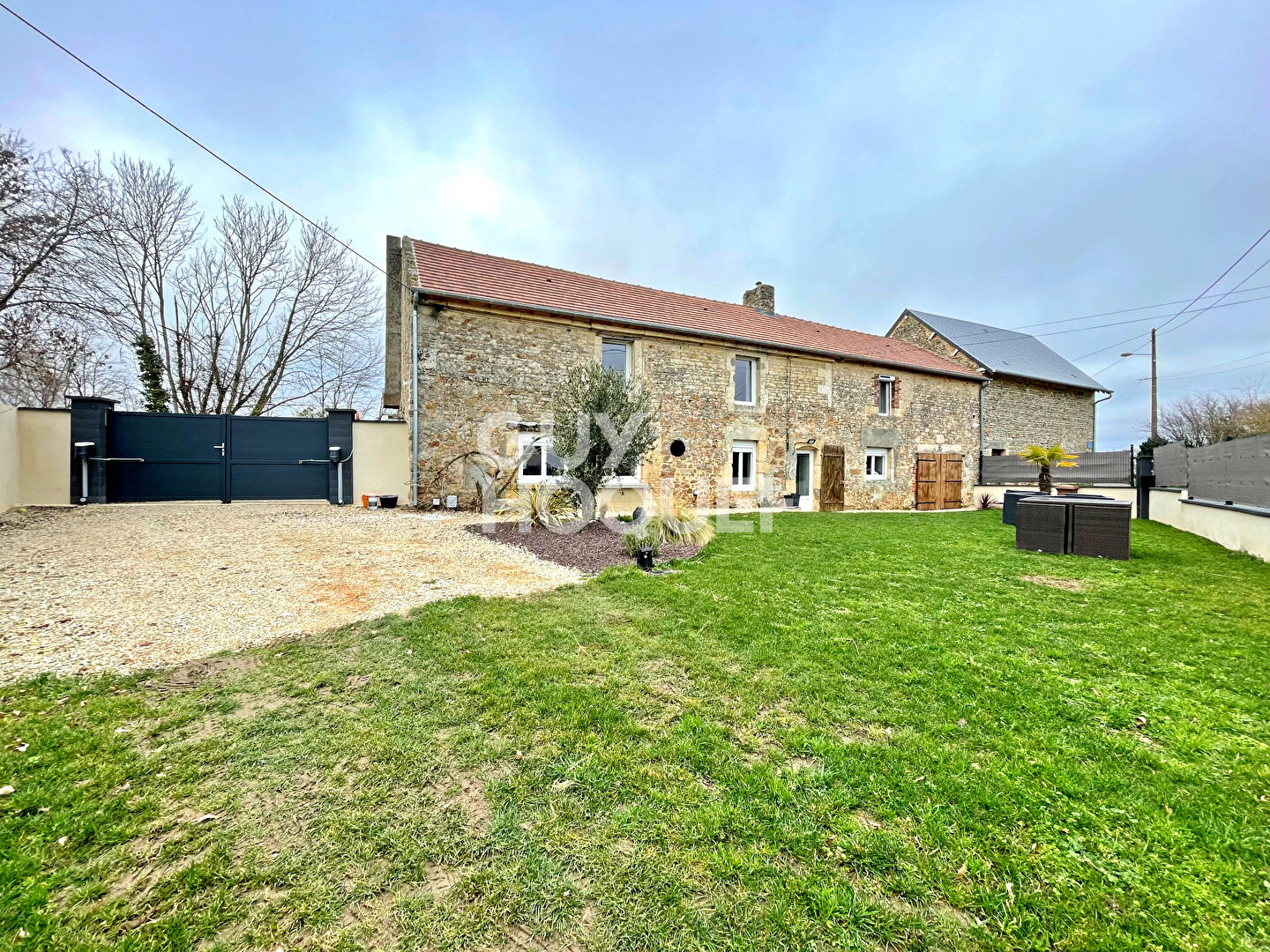 Maison pierre secteur POTIGNY