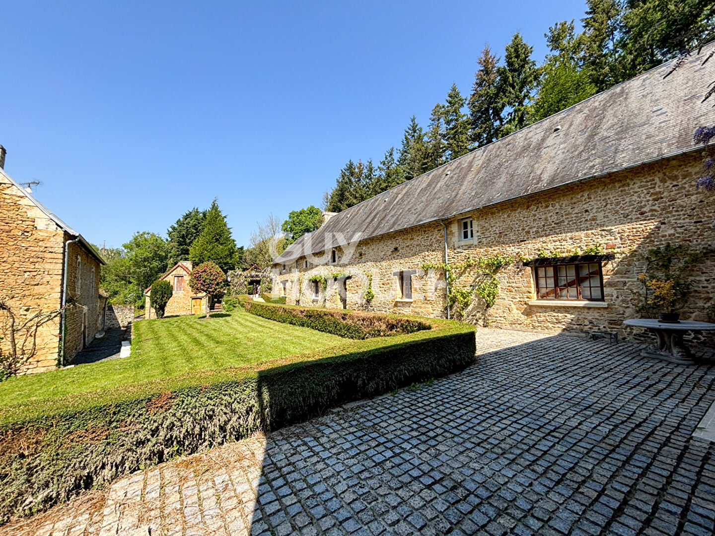 Domaine de caractère en pierre - SUISSE NORMANDE