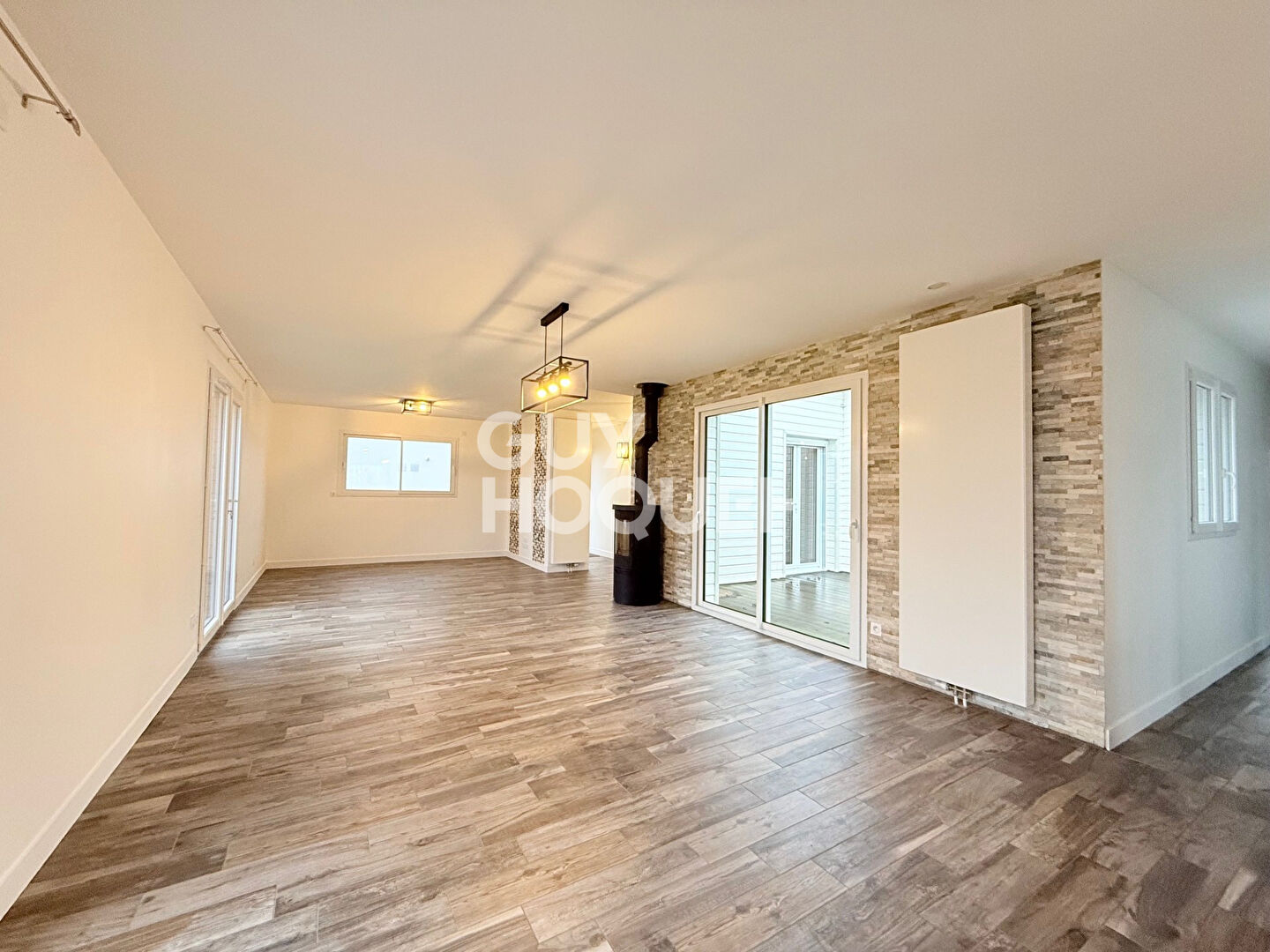 Maison contemporaine avec patio