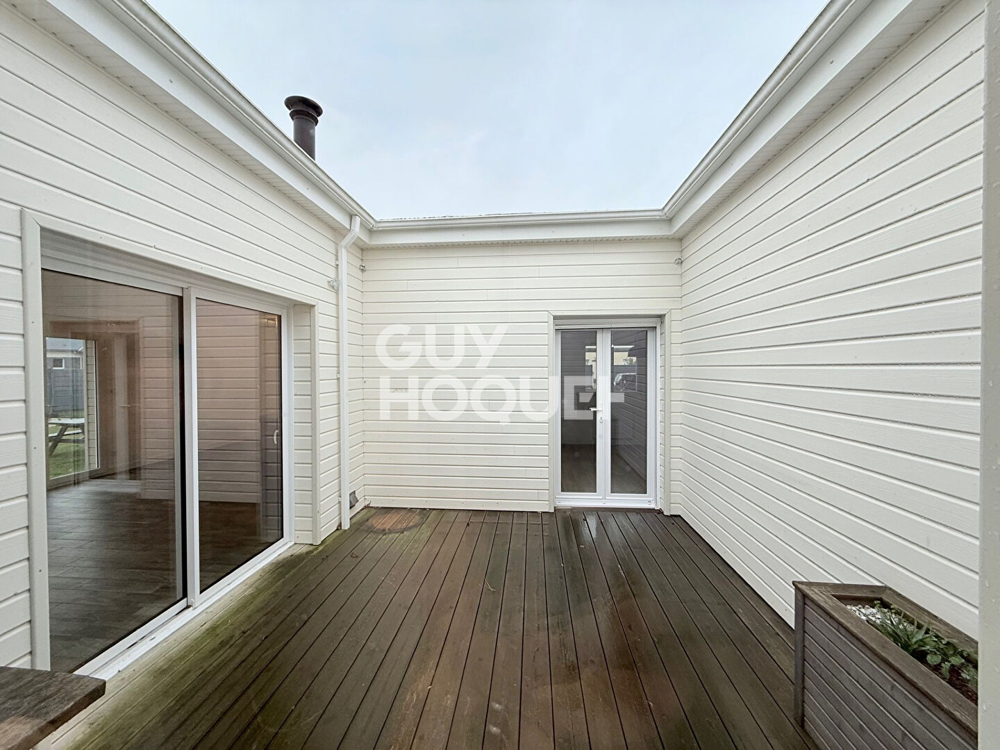 Maison contemporaine avec patio