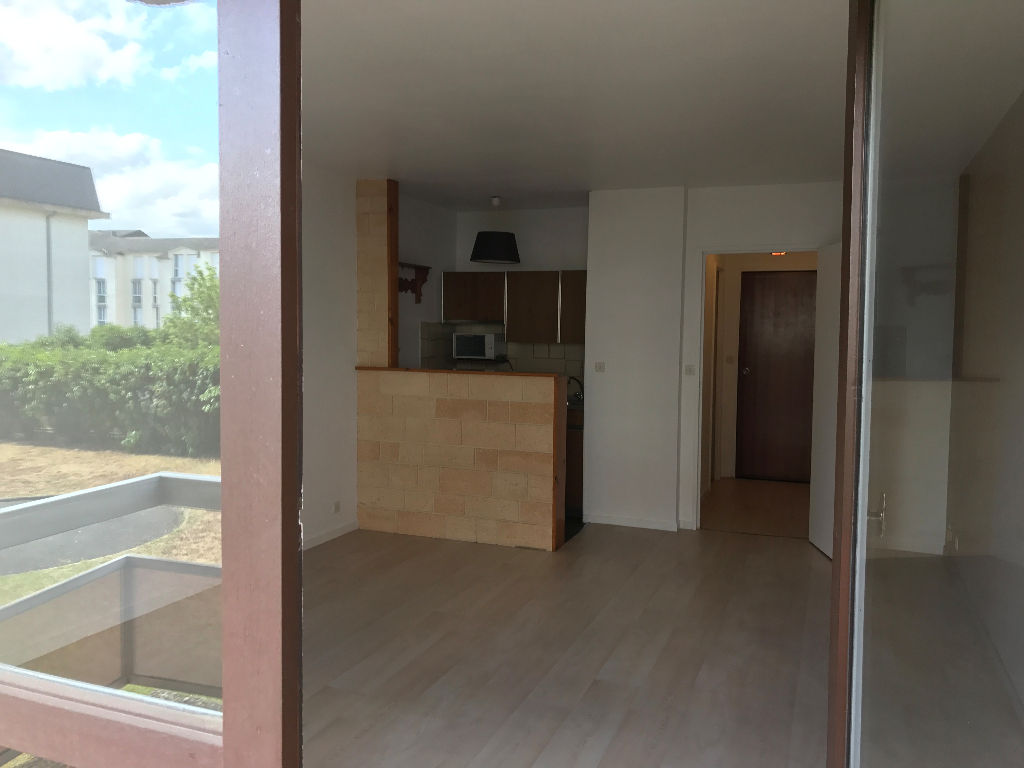 Appartement 1 pièce d'une surface habitable de 32 m² à louer à MARGNY LES COMPIEGNE (60280).