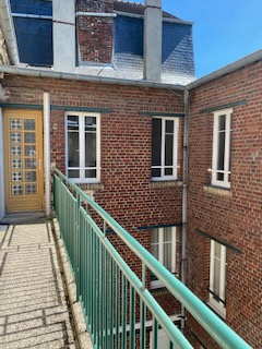 Location : appartement  MEUBLE 2 pièces (28 m²) à COMPIEGNE
