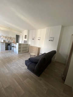 Location : appartement  MEUBLE 2 pièces (28 m²) à COMPIEGNE