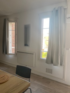 Location : appartement  MEUBLE 2 pièces (28 m²) à COMPIEGNE