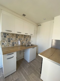 Location : appartement  MEUBLE 2 pièces (28 m²) à COMPIEGNE