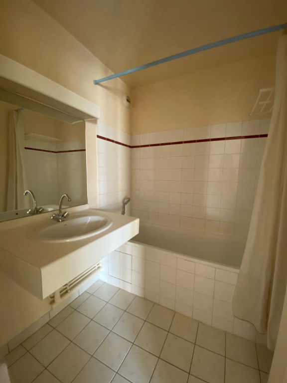 Location : appartement T3 à  DEUX PAS DE LA GARE ET DU CENTRE VILLE