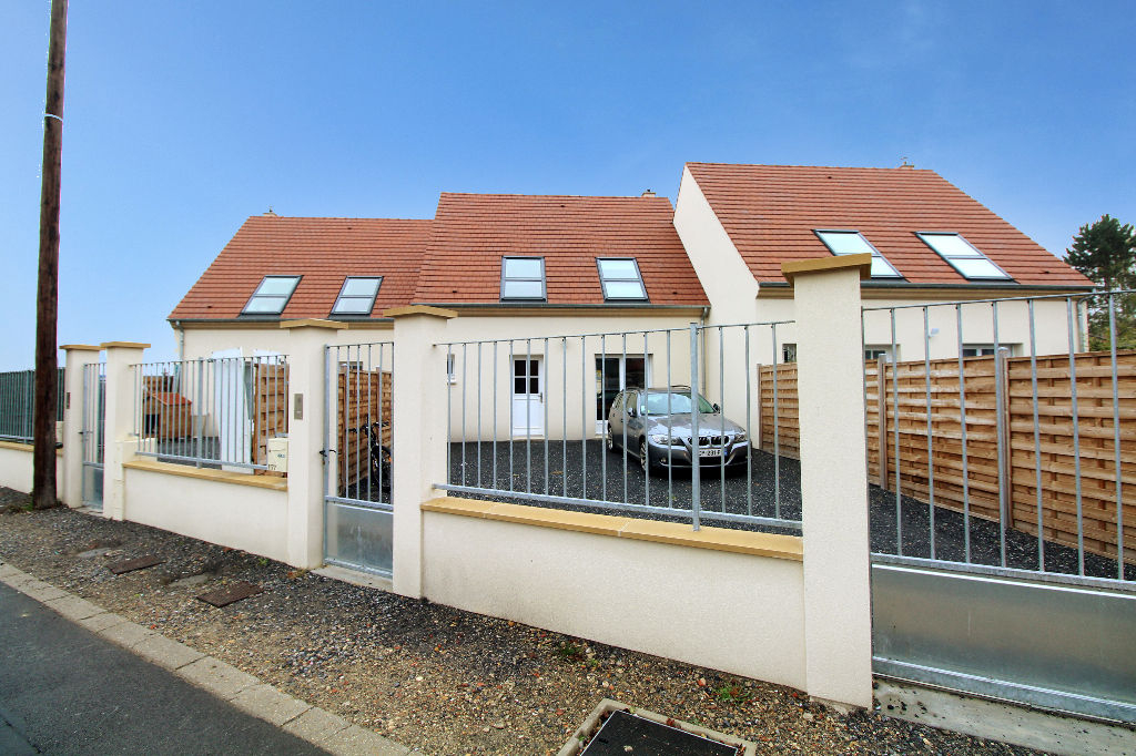 À louer, maison d'une surface habitable de 100 m², 5 pièces à LACROIX SAINT OUEN (60610).