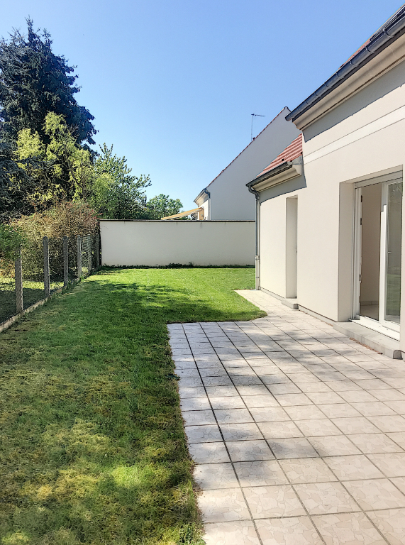 Maison 6 pièces d'une surface habitable de 127,96 m² à louer à LONGUEIL SAINTE MARIE (60126).
