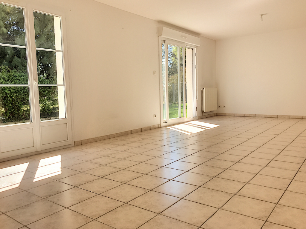 Maison 6 pièces d'une surface habitable de 127,96 m² à louer à LONGUEIL SAINTE MARIE (60126).