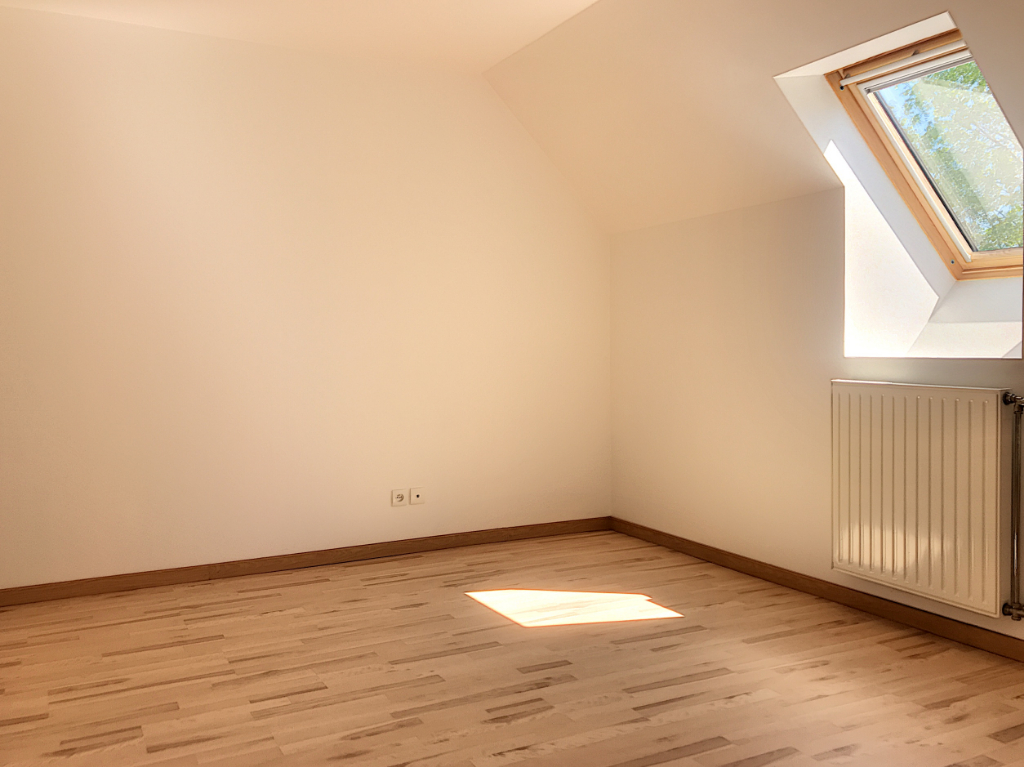 Maison 6 pièces d'une surface habitable de 127,96 m² à louer à LONGUEIL SAINTE MARIE (60126).