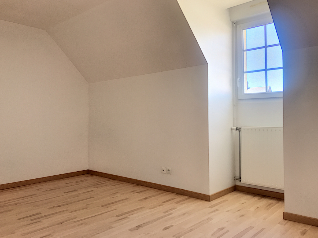 Maison 6 pièces d'une surface habitable de 127,96 m² à louer à LONGUEIL SAINTE MARIE (60126).