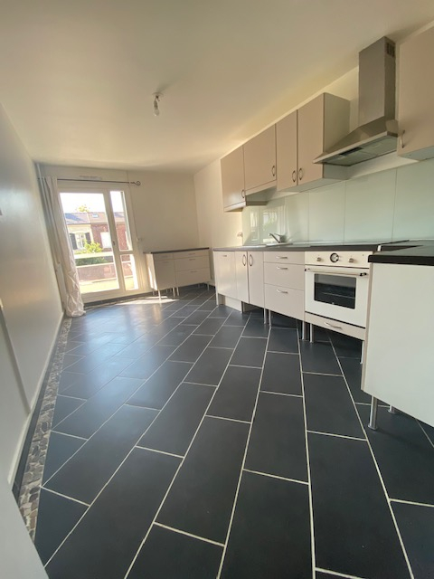 Location d'un appartement 4 pièces à MARGNY LES COMPIEGNE