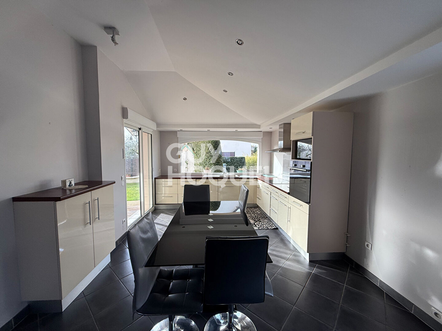 Pavillon 4 chambres en excellent état 