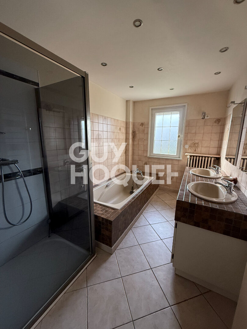 Pavillon 4 chambres en excellent état 