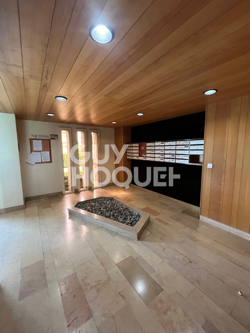À vendre à COMPIÈGNE (60200), appartement d'environ 102,39 m². — photo 2