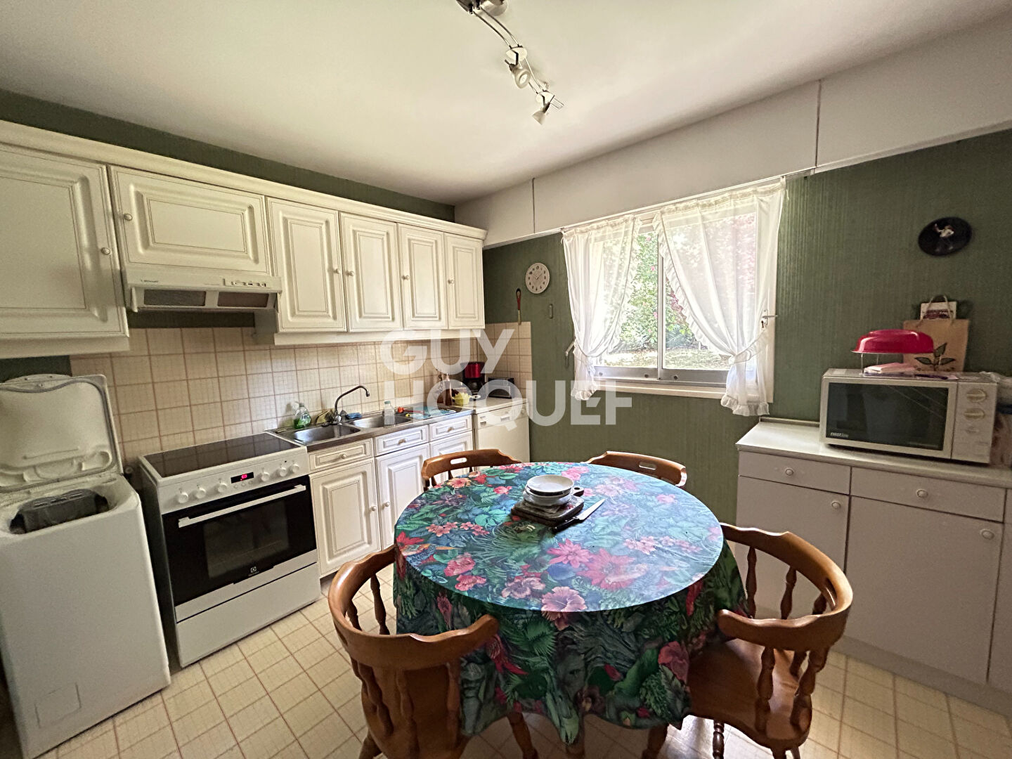 À vendre à COMPIÈGNE (60200), appartement d'environ 102,39 m². — photo 6