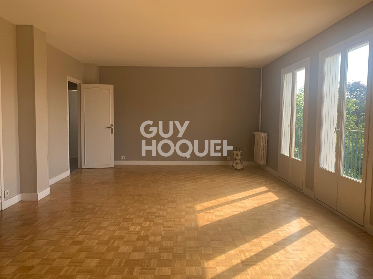 LOCATION d'un appartement F4 (90 m²) à COMPIEGNE
