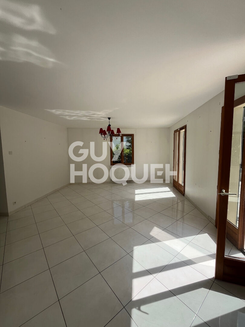 Maison récente à vendre à Compiègne - 5 chambres, jardin, garage double