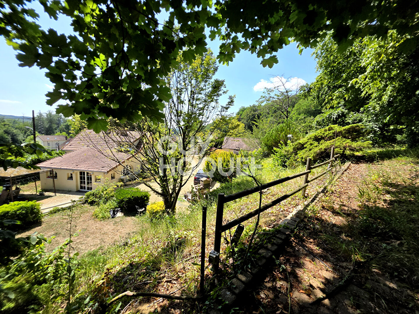 Maison de Prestige à Vendre - Secteur CHOISY AU BAC - Référence C2011