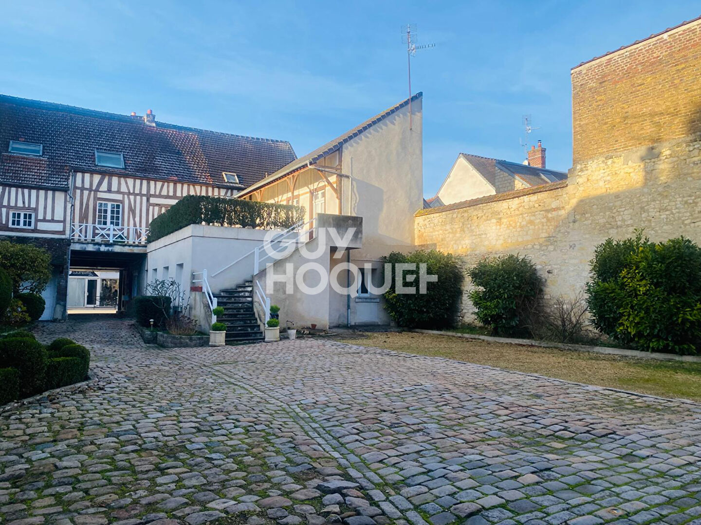 Ensemble Immobilier - Immeuble - COMPIEGNE centre ville