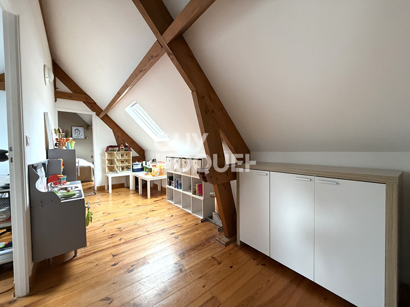 Ancien corps de ferme Rénové avec Maison et granges 5 mn de l'accès A1- Référence C2201